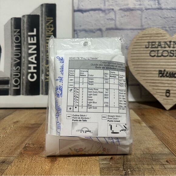 Bucilla Pillowcases Praying Hands #45176 Cross Stitch 2006
New in package - Picture 2 of 7